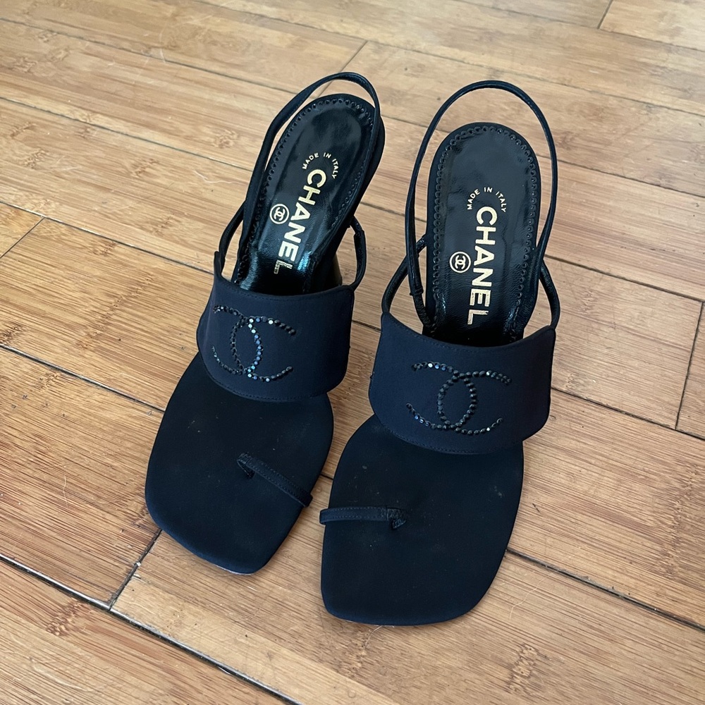 Sling back 90’s vintage Chanel Heels
